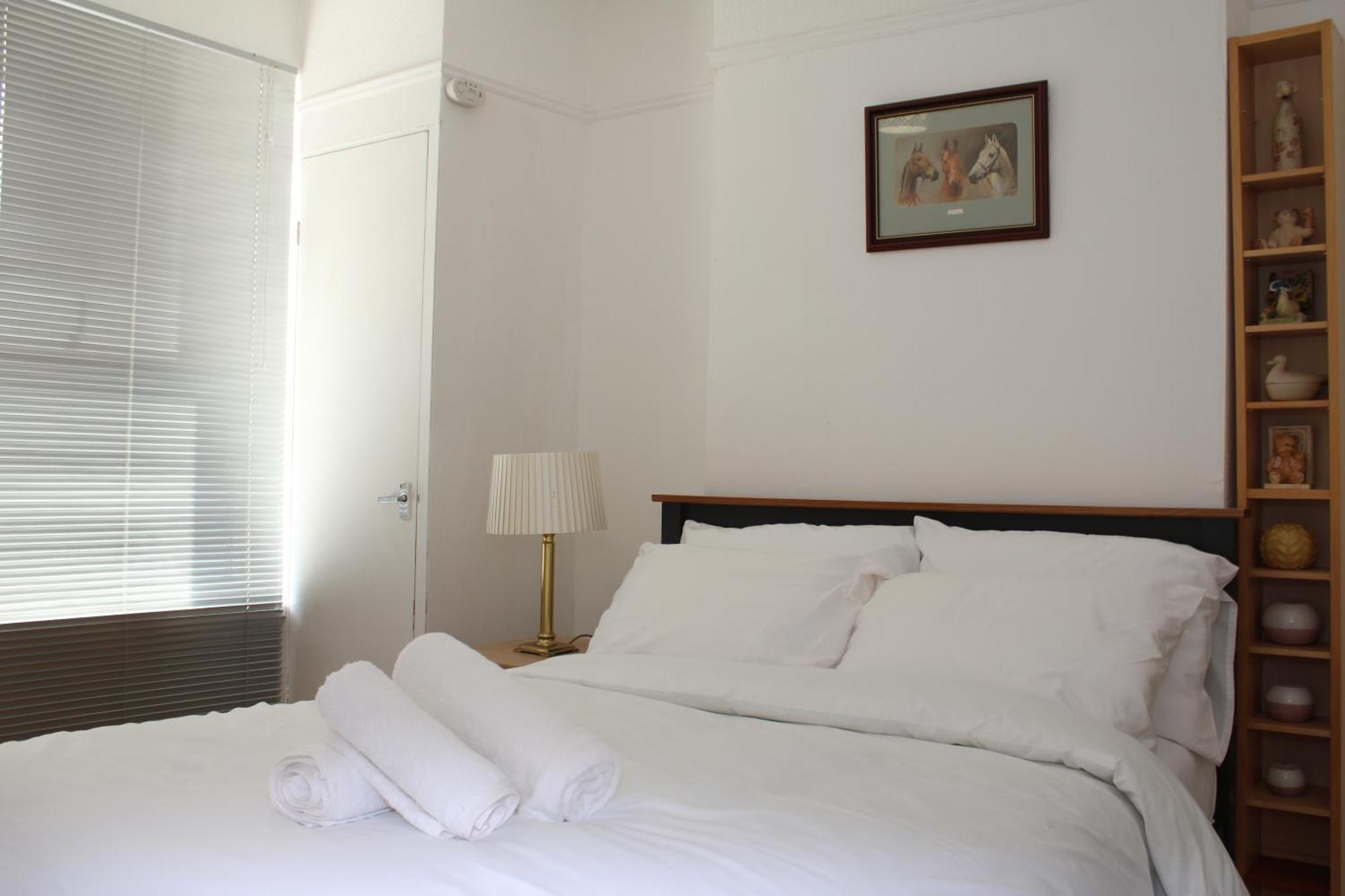 F2S Serviced Apartments 2Bedroom Terrace House With Free Wifi Netflix Suitable For Contractors Walking Distance To Train Station Derby Dış mekan fotoğraf