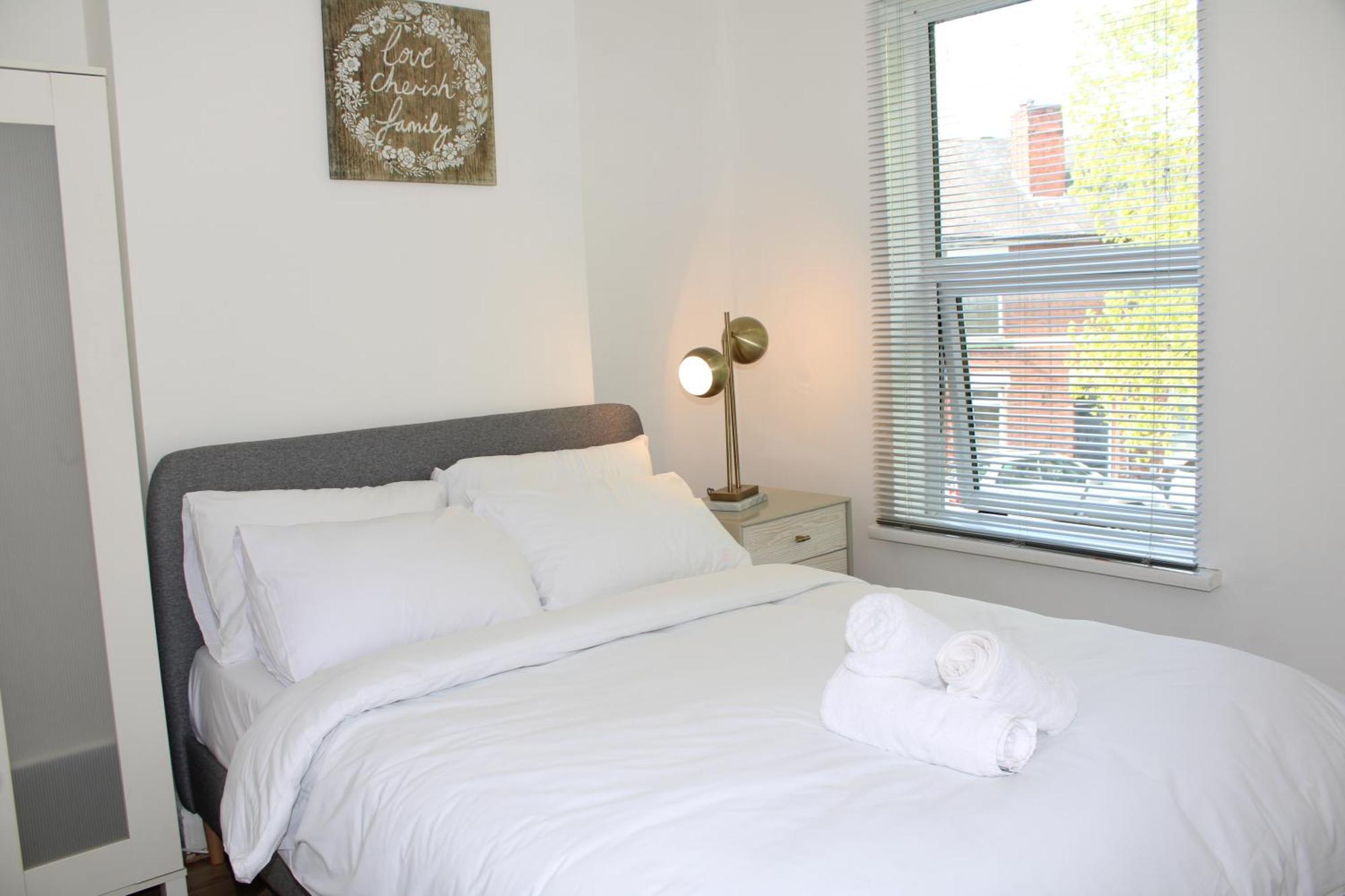 F2S Serviced Apartments 2Bedroom Terrace House With Free Wifi Netflix Suitable For Contractors Walking Distance To Train Station Derby Dış mekan fotoğraf