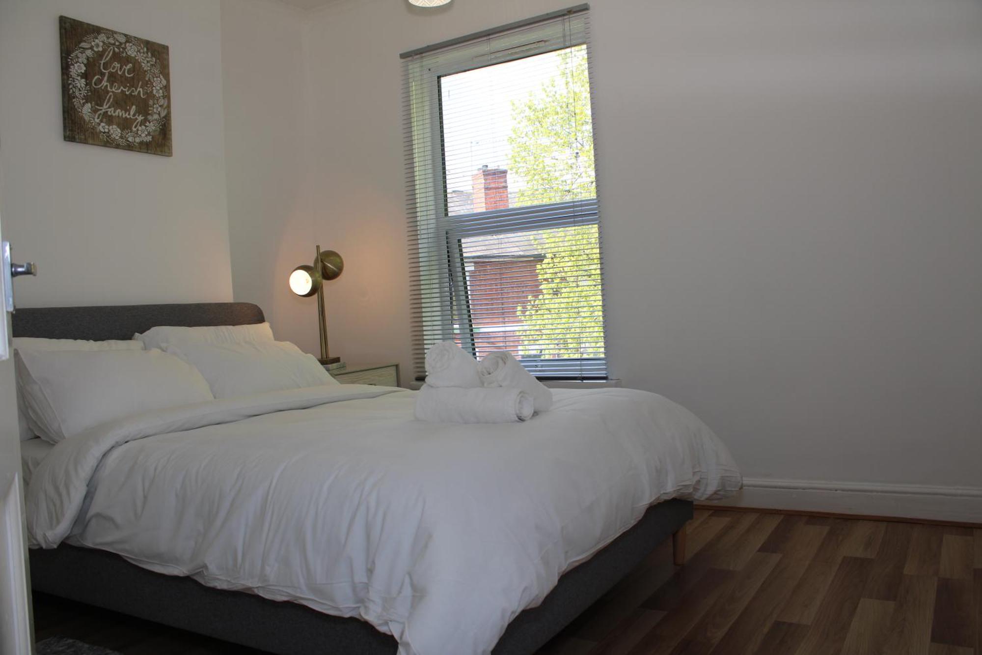 F2S Serviced Apartments 2Bedroom Terrace House With Free Wifi Netflix Suitable For Contractors Walking Distance To Train Station Derby Dış mekan fotoğraf