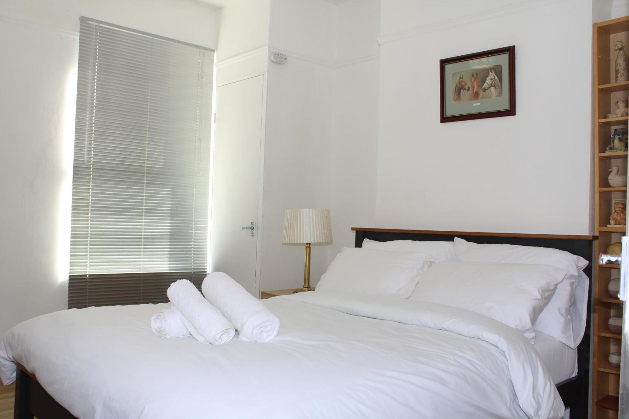 F2S Serviced Apartments 2Bedroom Terrace House With Free Wifi Netflix Suitable For Contractors Walking Distance To Train Station Derby Dış mekan fotoğraf