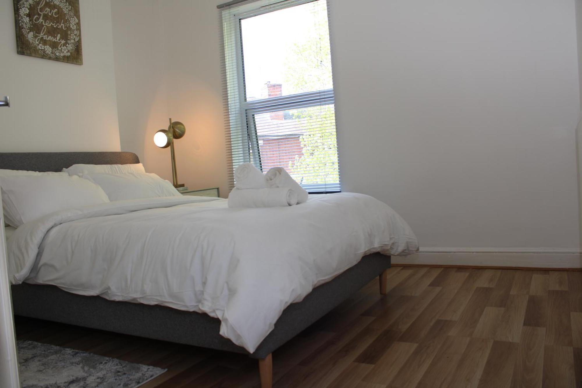 F2S Serviced Apartments 2Bedroom Terrace House With Free Wifi Netflix Suitable For Contractors Walking Distance To Train Station Derby Dış mekan fotoğraf