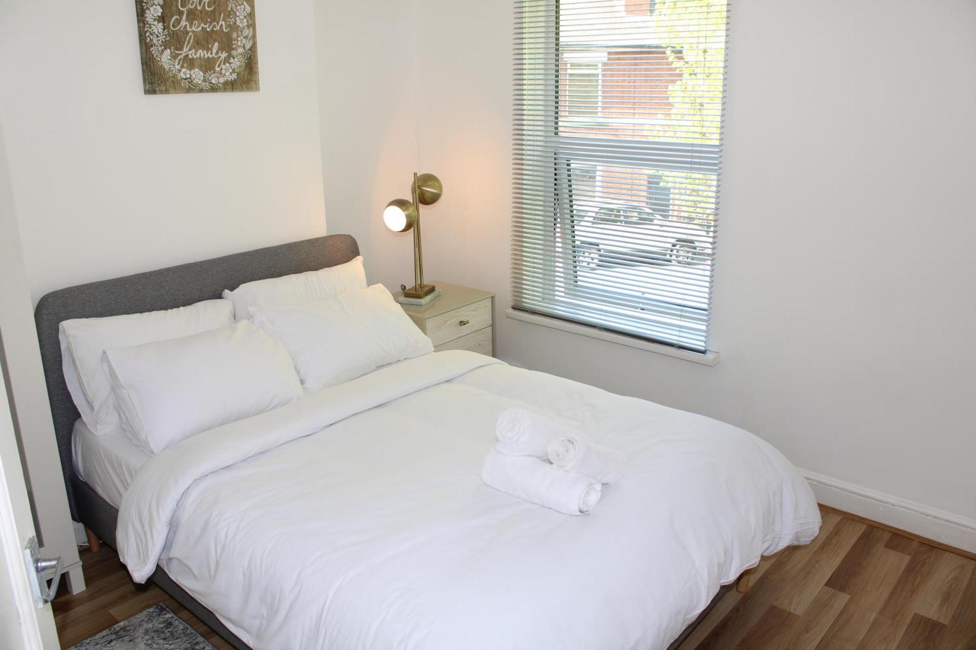F2S Serviced Apartments 2Bedroom Terrace House With Free Wifi Netflix Suitable For Contractors Walking Distance To Train Station Derby Dış mekan fotoğraf