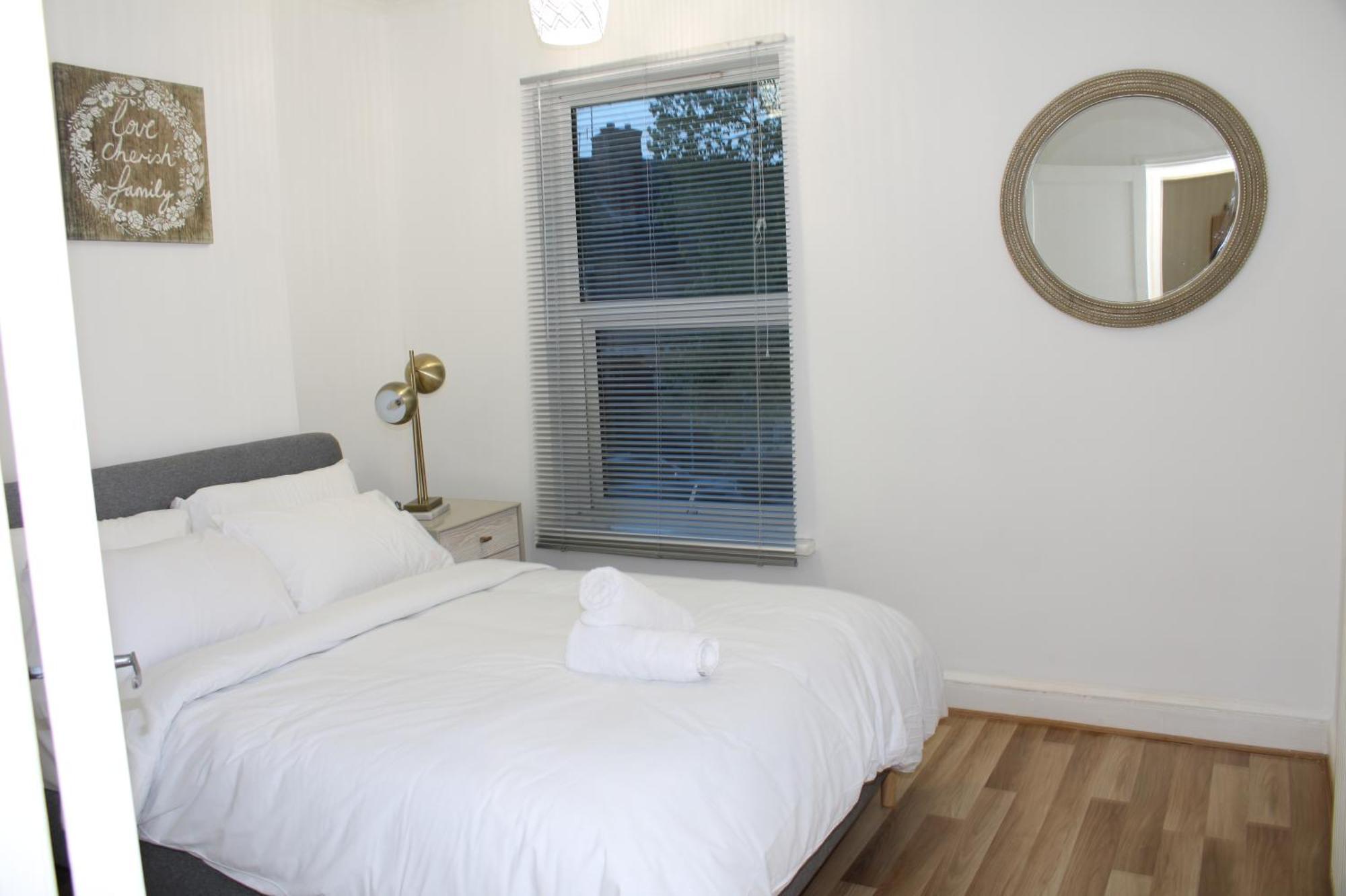 F2S Serviced Apartments 2Bedroom Terrace House With Free Wifi Netflix Suitable For Contractors Walking Distance To Train Station Derby Dış mekan fotoğraf