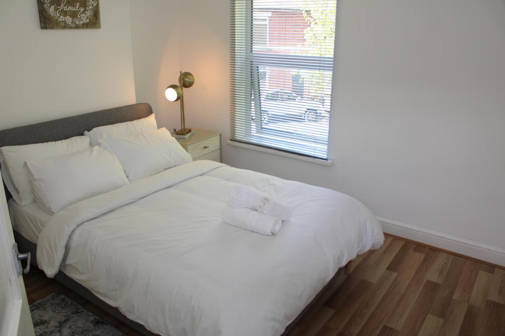 F2S Serviced Apartments 2Bedroom Terrace House With Free Wifi Netflix Suitable For Contractors Walking Distance To Train Station Derby Dış mekan fotoğraf
