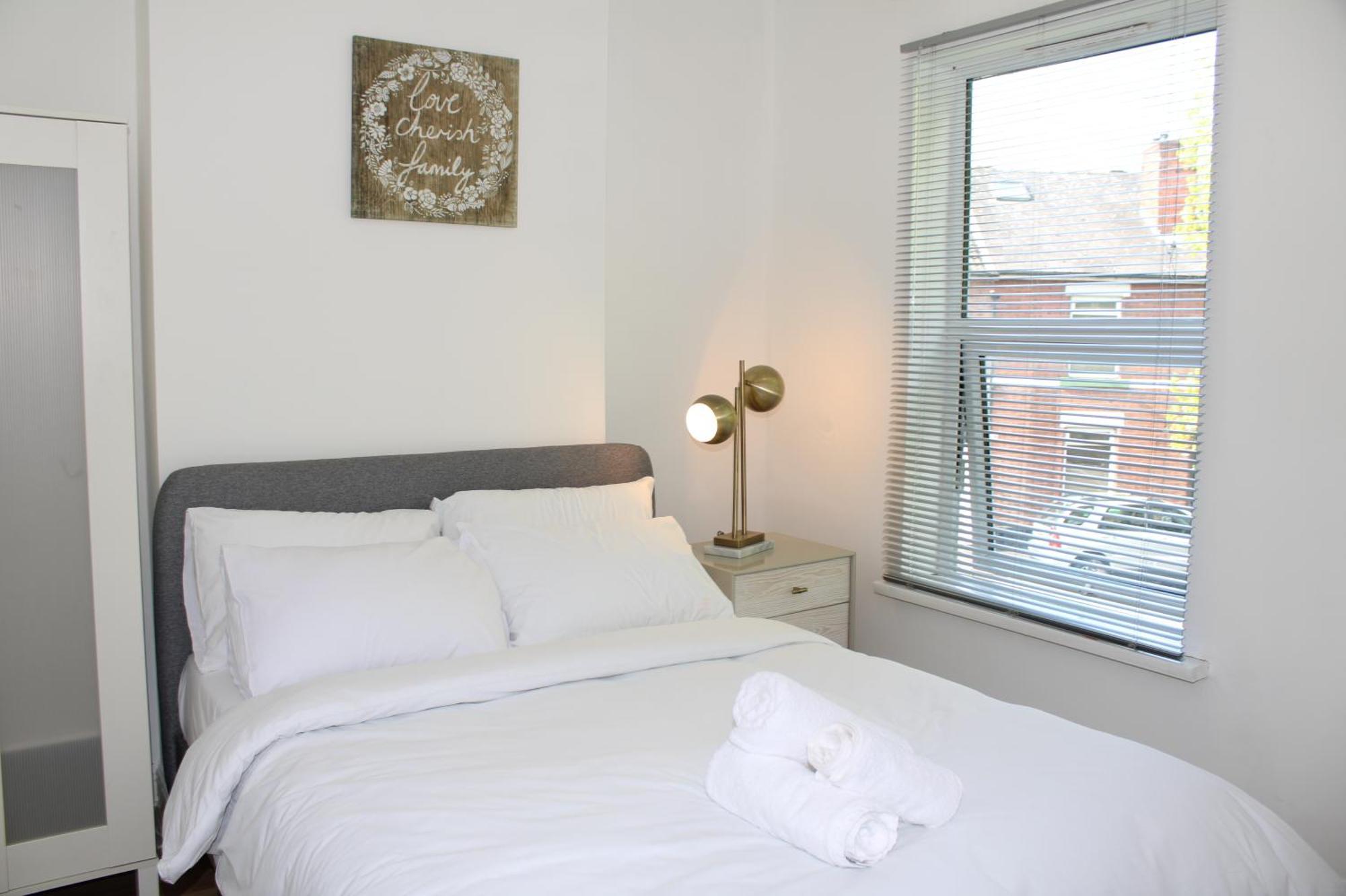 F2S Serviced Apartments 2Bedroom Terrace House With Free Wifi Netflix Suitable For Contractors Walking Distance To Train Station Derby Dış mekan fotoğraf