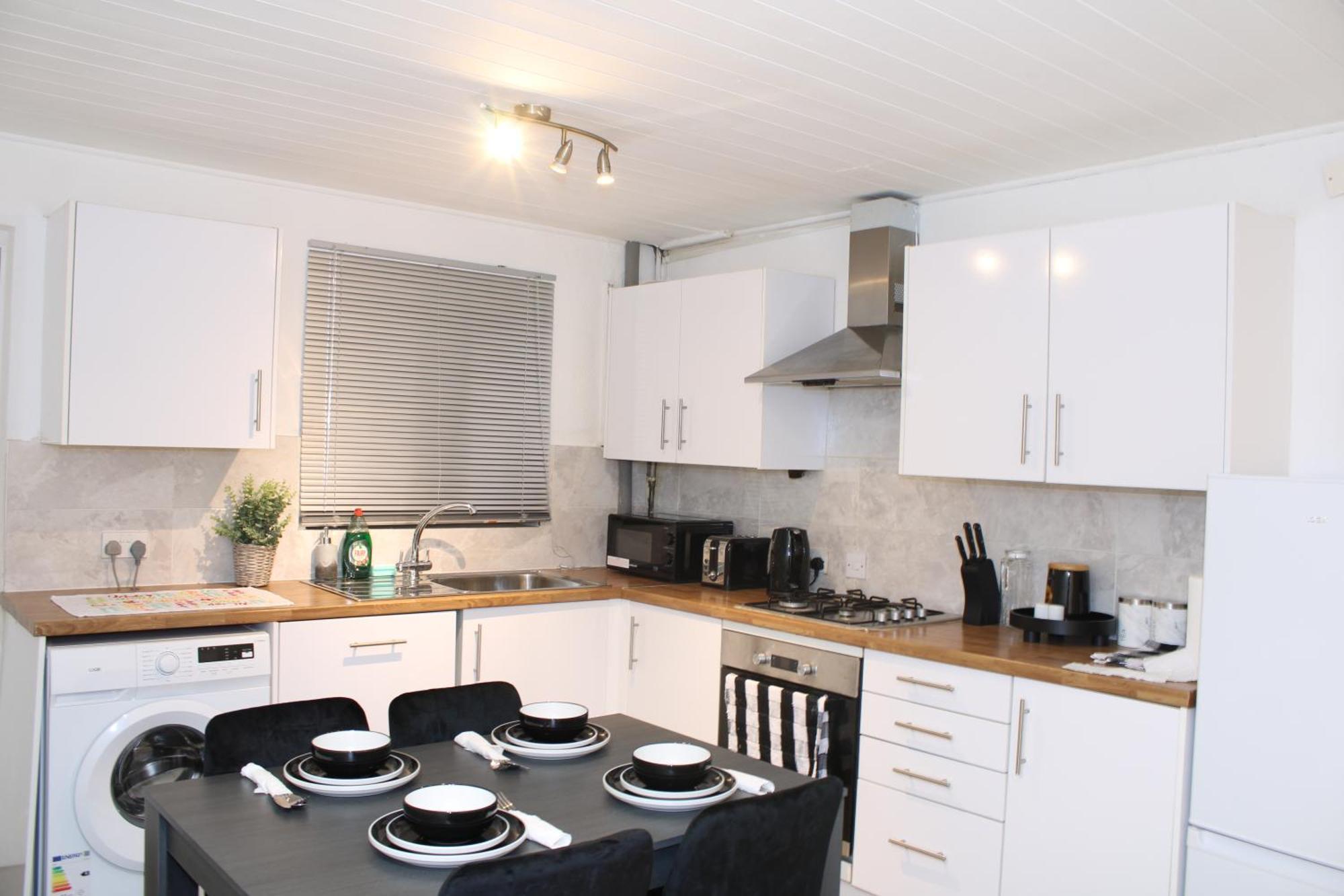 F2S Serviced Apartments 2Bedroom Terrace House With Free Wifi Netflix Suitable For Contractors Walking Distance To Train Station Derby Dış mekan fotoğraf