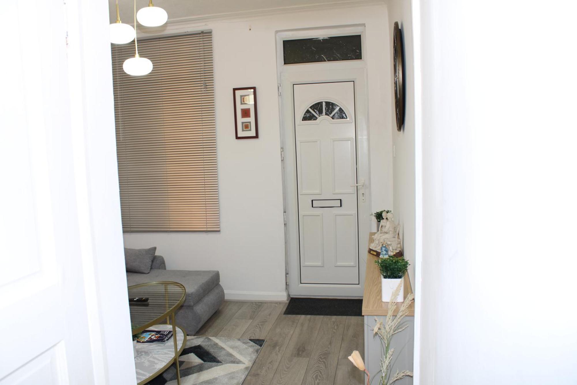 F2S Serviced Apartments 2Bedroom Terrace House With Free Wifi Netflix Suitable For Contractors Walking Distance To Train Station Derby Dış mekan fotoğraf
