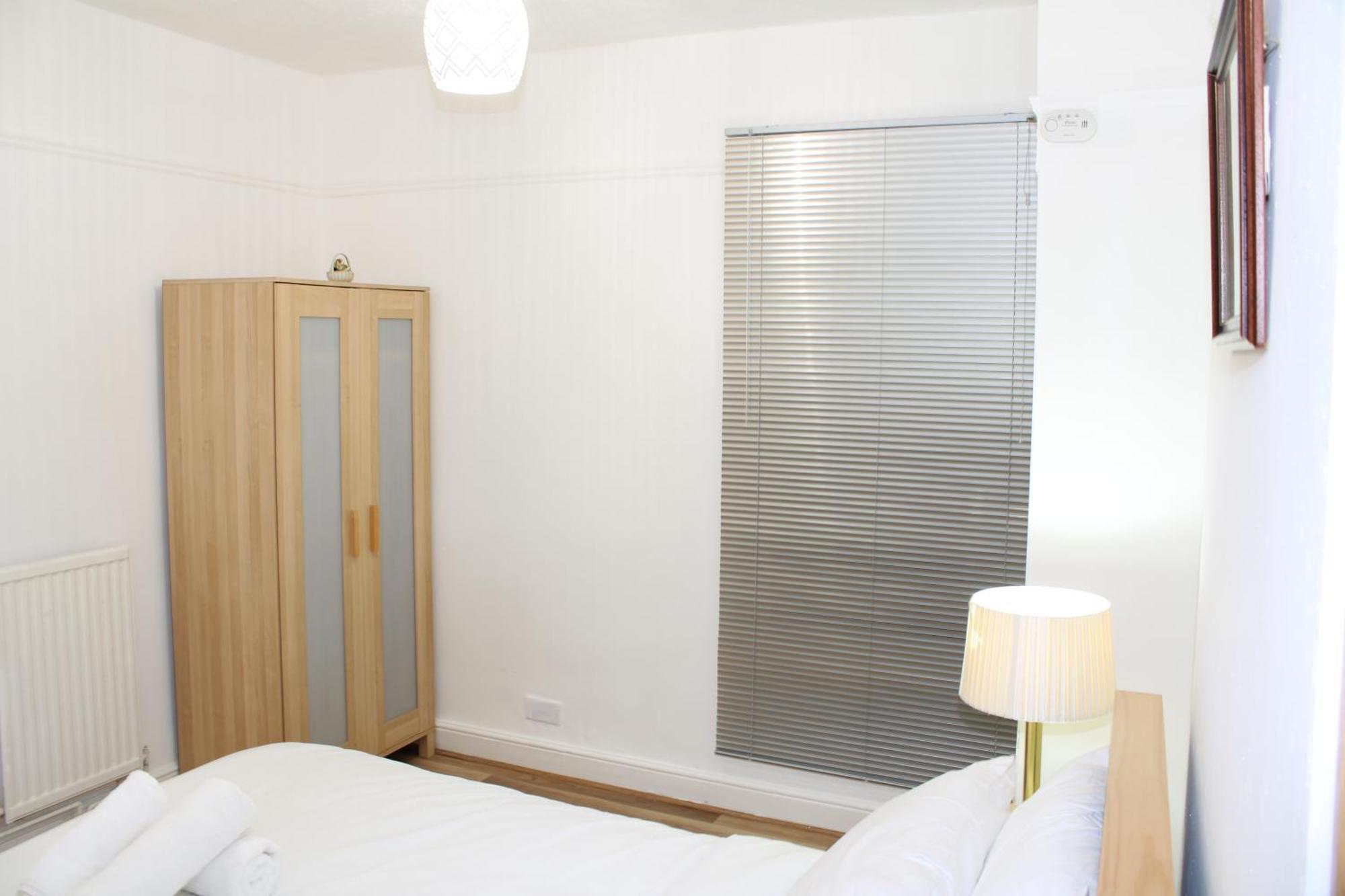 F2S Serviced Apartments 2Bedroom Terrace House With Free Wifi Netflix Suitable For Contractors Walking Distance To Train Station Derby Dış mekan fotoğraf