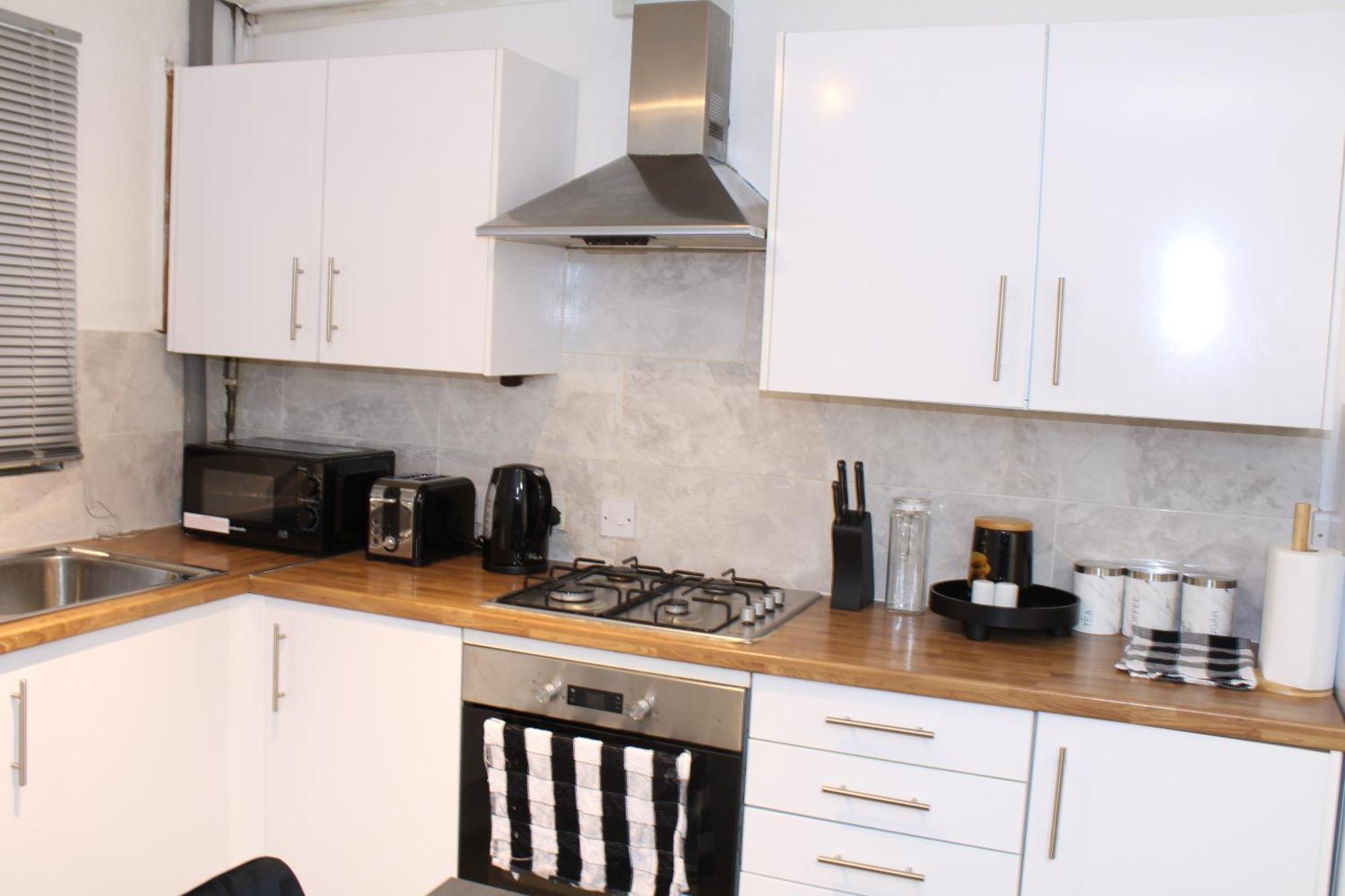 F2S Serviced Apartments 2Bedroom Terrace House With Free Wifi Netflix Suitable For Contractors Walking Distance To Train Station Derby Dış mekan fotoğraf