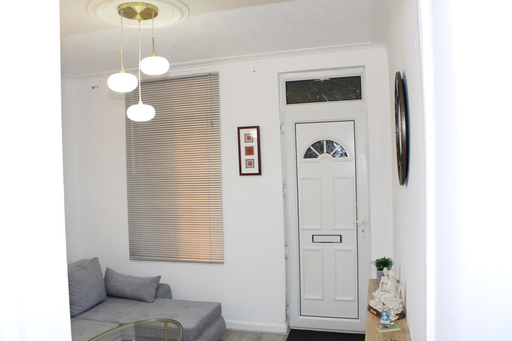 F2S Serviced Apartments 2Bedroom Terrace House With Free Wifi Netflix Suitable For Contractors Walking Distance To Train Station Derby Dış mekan fotoğraf